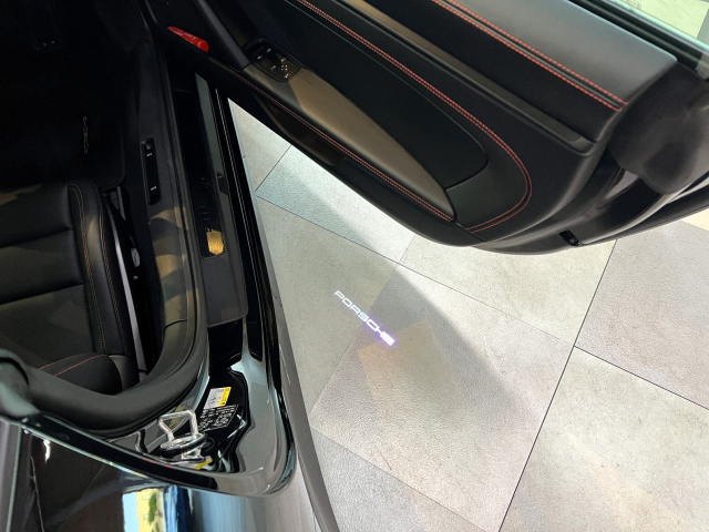 PORSCHEロゴLEDドアカーテシーライト