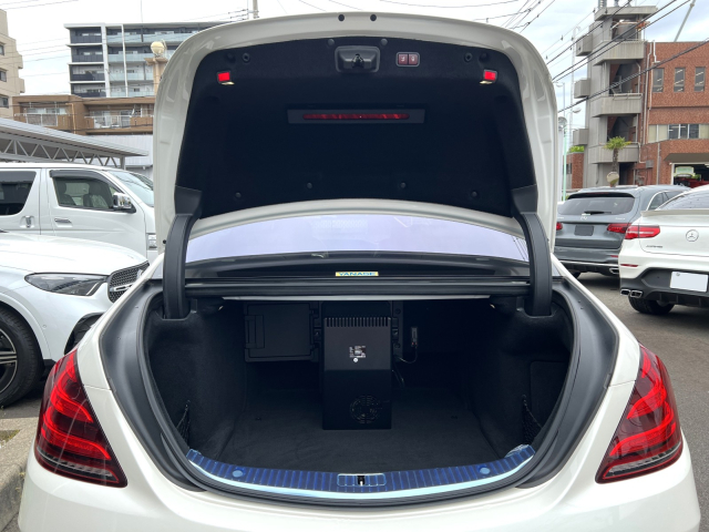 フットトランクオープナー　自動開閉トランクリッド